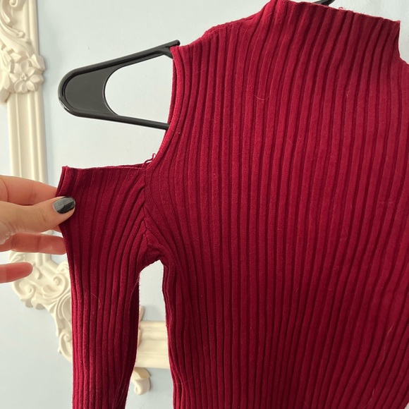 Pixie Market Cold Shoulder Top - Picture 4 of 4